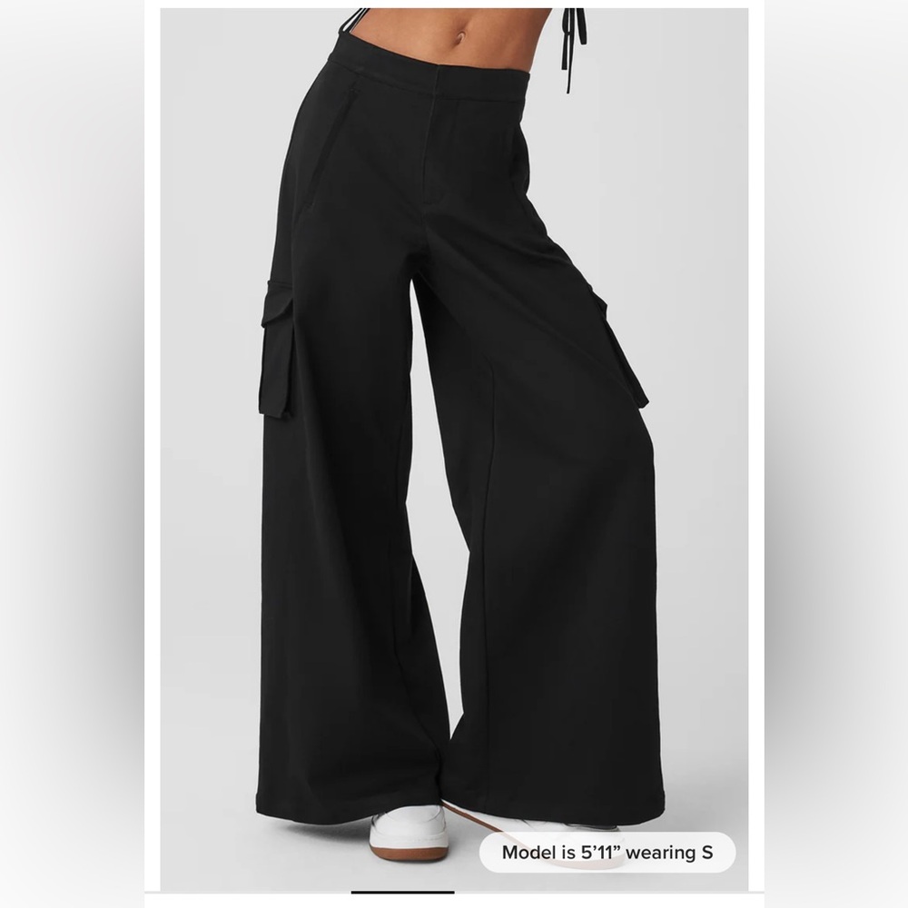 Black Wide-Leg Cargo Pants
